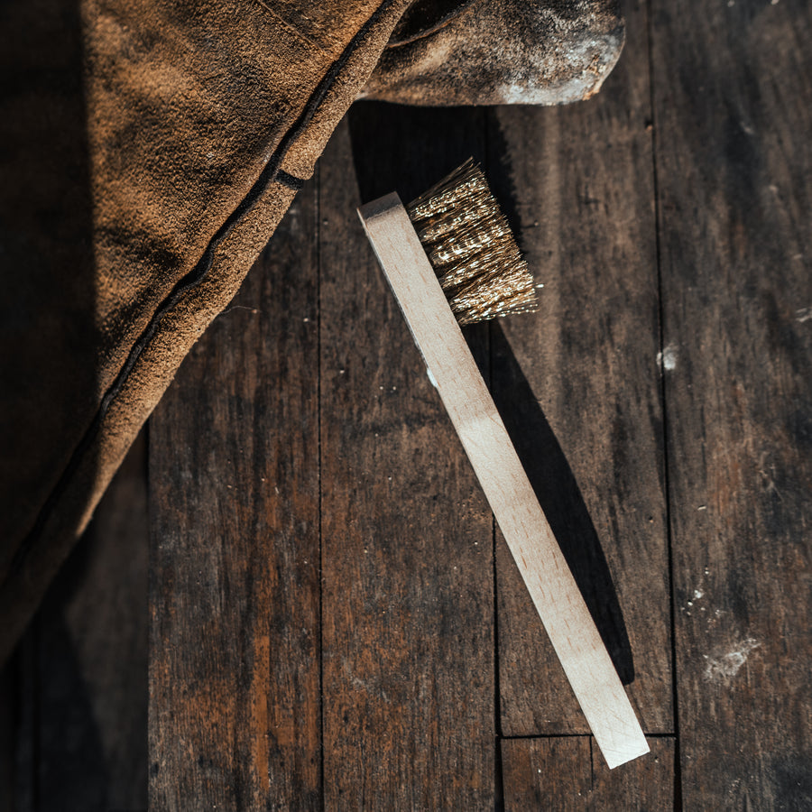 Brass wire brush