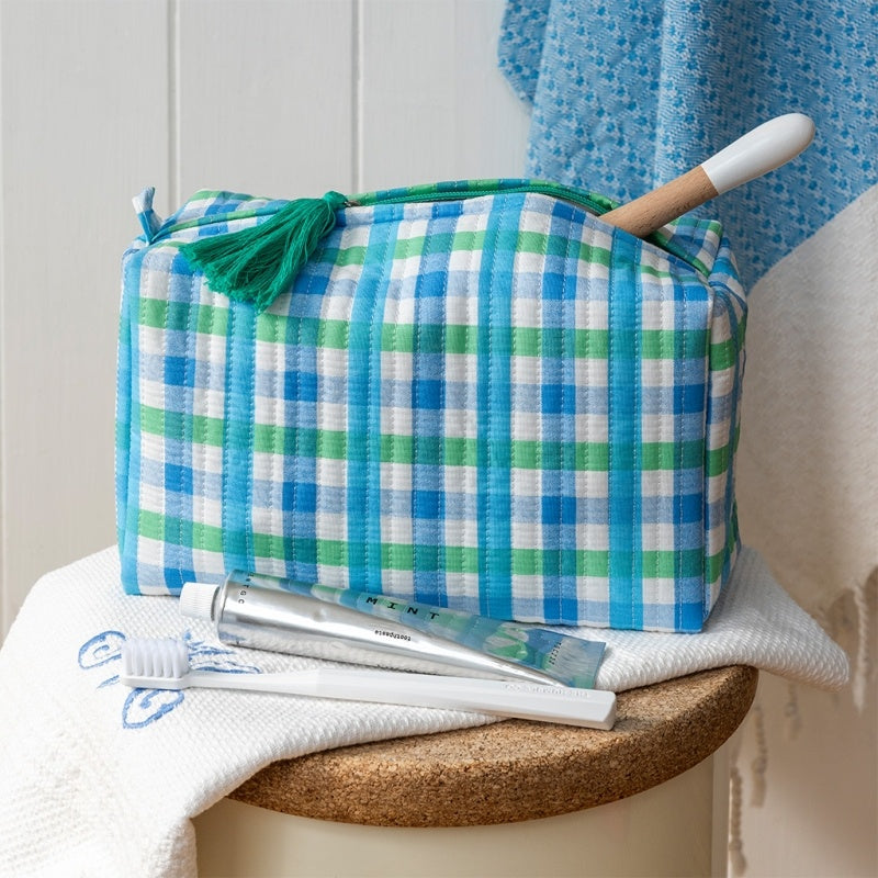 Quilted wash bag - Blue Gingham