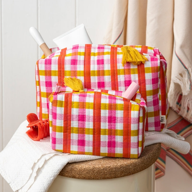 Quilted wash bag - Pink Gingham