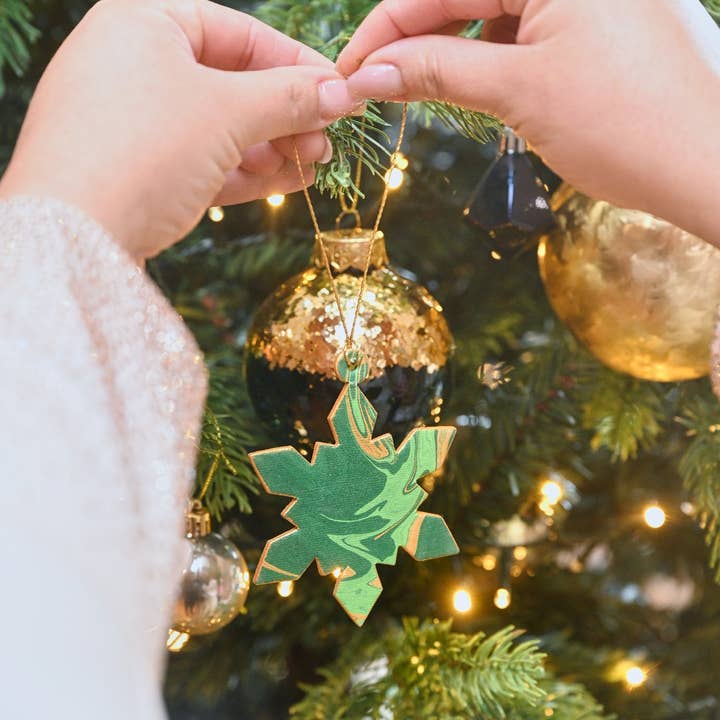 Keepsake Marble Ornament Greeting Card - Snowflake Emerald