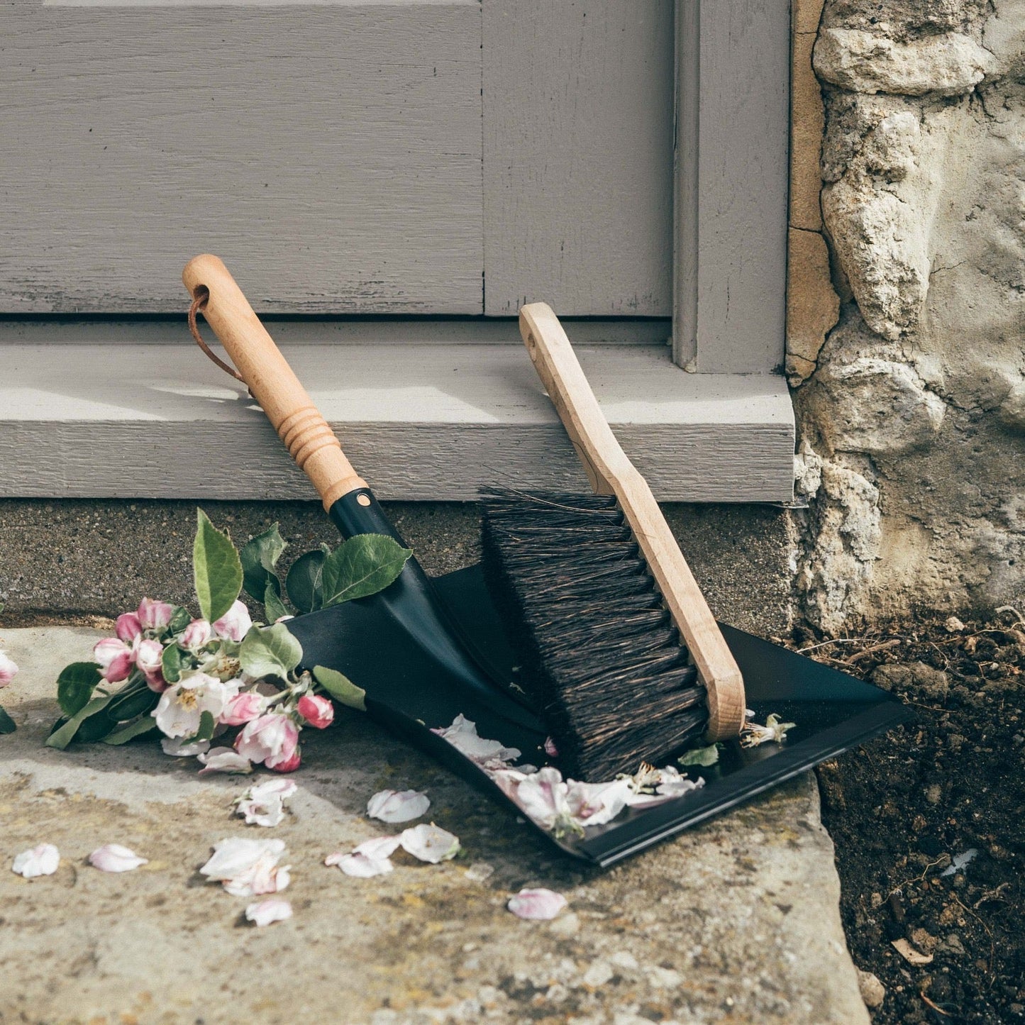 Black Dustpan